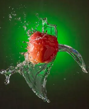 Water Splashes on Apple Foto stock