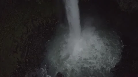 Water splashes at the base of waterfall Vídeos de archivo 160983378