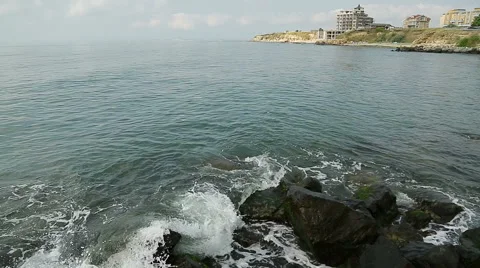 Water splashes in to beach rocks Stock Footage 40294671