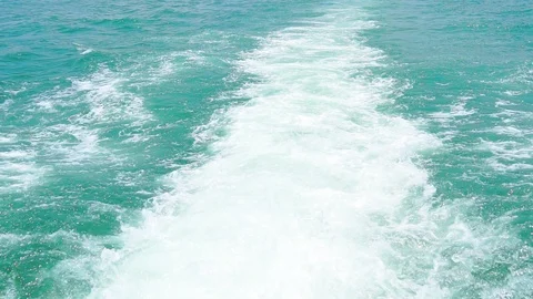 Water splashes on river surface in slow motion. Vídeo Stock 106429251