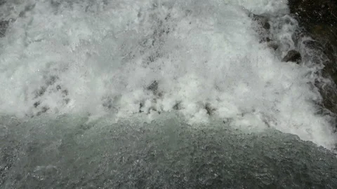 Water splashes from the waterfall zooming Video stock 112297962