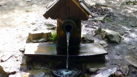 Water Spring Vídeos de archivo 114921219