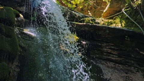 Water spring on rock mountains, falling water Vídeo Stock 111793169