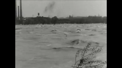 Water is still able to make its way to the Mississippi River, even through Vidéo 99409457