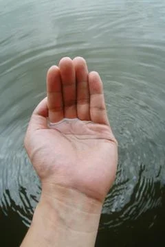 Water stream on hand Stock-Fotos