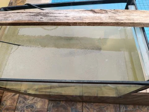 Water surface with bubbles and rust due to an electrolysis process Foto stock