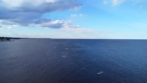 The water surface of the lake with small ice floes and the shore in the distance Vídeos de archivo 188246311