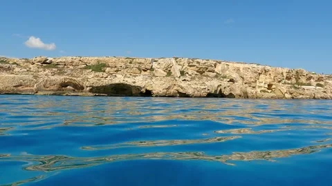 Water surface low angle pov of Favignana coastline, slow motion Vídeos de archivo 278942955