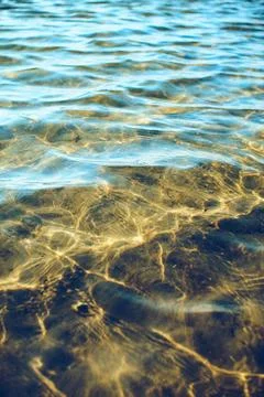 Water surface reflections at the beach water surface reflections at the be... Foto stock