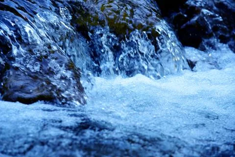 Water surface with ripples and sunrays reflections Foto stock