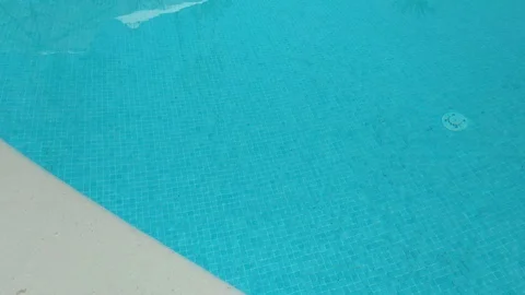 Water surface in swimming pool 動画素材 99833974