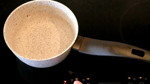 Water taken to boiling temperature inside a white ceramic glove 库存影片 69894432