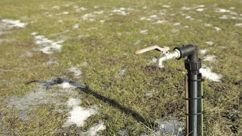 Water tap Stockbeeldmateriaal 105013033