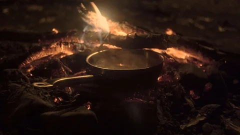 Water Tea Boiling at Burning Fire Forest 動画素材 112629332