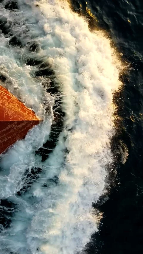 Water teething bulb on vessel Stock Footage 121489192