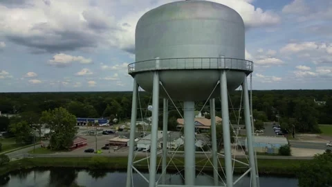 Water tower in a small town 2 Vídeo Stock 243278610