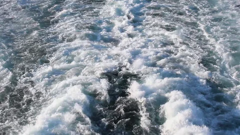 Water trails behind the ferry Vídeo Stock 166517160