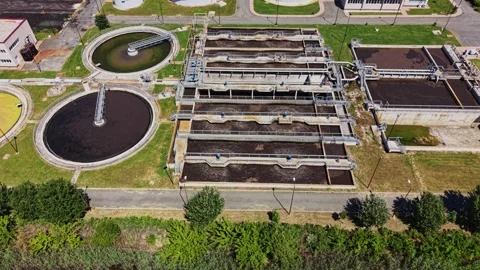Water treatment facility in operation during daylight hours 库存影片 339058544