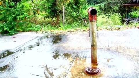 The water was left open from the fire hose, concept Please help save water Vidéo 135806306
