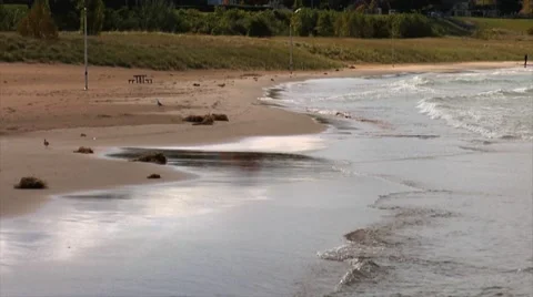 Water Washing Up On Beach Vidéo 56586487