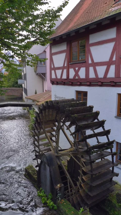 Water wheel on an old half-timbered house in the Fischerviertel, Ulm 動画素材 290085212