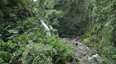 Waterfall 01 HD Video stock 7755417