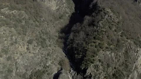 Waterfall in the Alps 4K 24fps NO colorgrading 動画素材 150119331