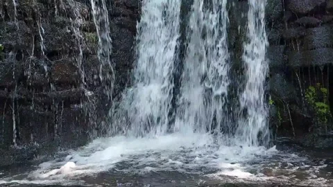 Waterfall among mossy 스톡 동영상 242452825