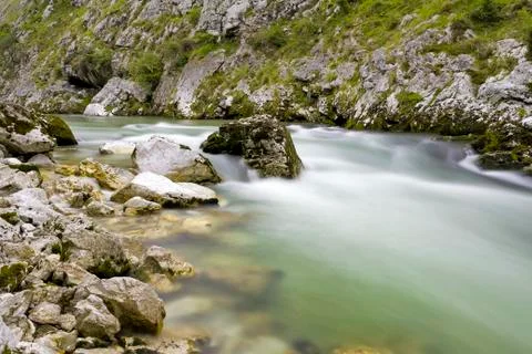 Waterfall and rocks silk effect Foto stock