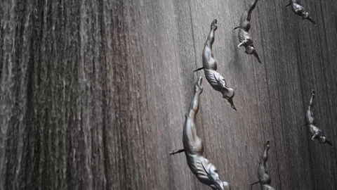 Waterfall and sculptural composition of pearl divers in the Dubai Mall Video stock 109905751