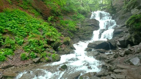 Waterfall and Stream in the mountains 库存影片 90167790