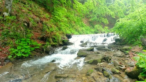Waterfall and Stream in the mountains 库存影片 90167939