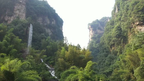 Waterfall in Baofeng Lake Vídeo Stock 122205157
