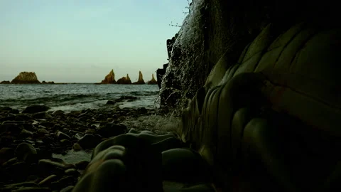 Waterfall between the rocks Vídeo Stock 150062671