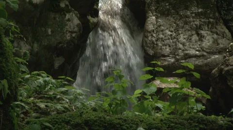 Waterfall Between Rocky Gorge 스톡 동영상 37269144