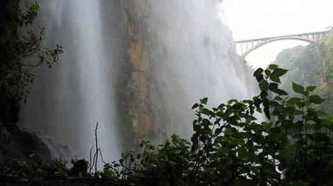 Waterfall bridge Vídeo Stock 32168880