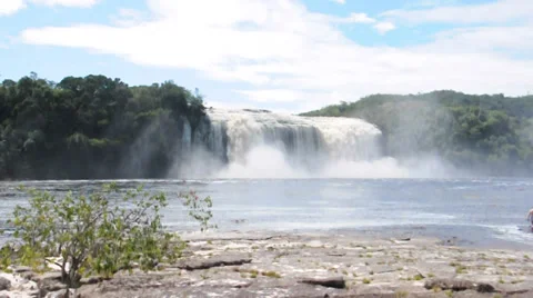 Waterfall at Canaima, Venezuela 스톡 동영상 33689113