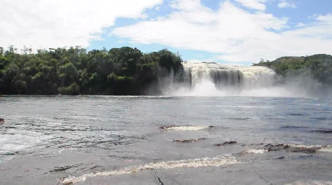 Waterfall at Canaima, Venezuela 스톡 동영상 33689440