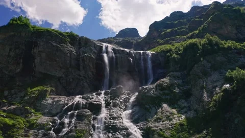 Waterfall in Caucasian Mountain Vidéo 164347776