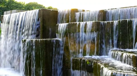 Waterfall in a City Park Vídeo Stock 41581689