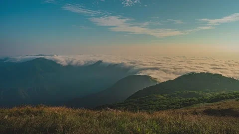 Waterfall Clouds from Mt. Ibuki – Sea of Clouds Sunrise Timelapse in Japan 動画素材 328439837