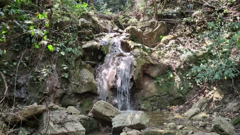 Waterfall in the countryside of Peru Vidéo 282218914
