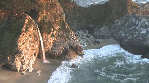 Waterfall Cove 動画素材 1078123