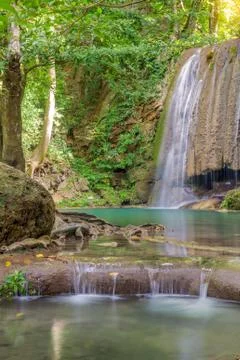 Waterfall in Deep forest at Erawan waterfall National Park Foto stock