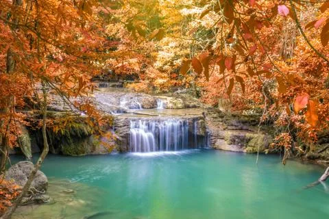 Waterfall in Deep forest at Erawan waterfall National Park Foto stock