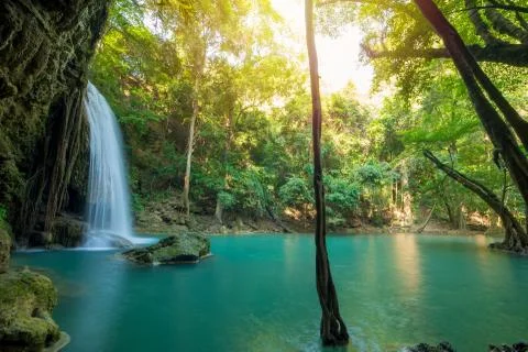 Waterfall in Deep forest at Erawan waterfall National Park Foto stock