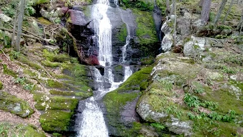 Waterfall Dolly Down (Drone) Stockbeeldmateriaal 84082845