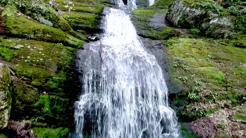 Waterfall Dolly Up (Drone) Stockbeeldmateriaal 84082728