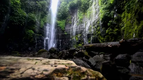 Waterfall dolly shot 스톡 동영상 45393431