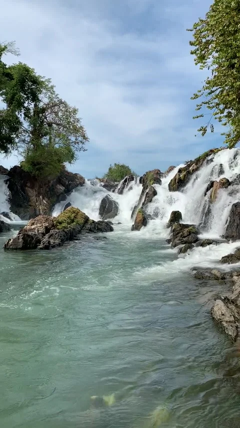 Waterfall in Don Det island Vídeo Stock 343157717